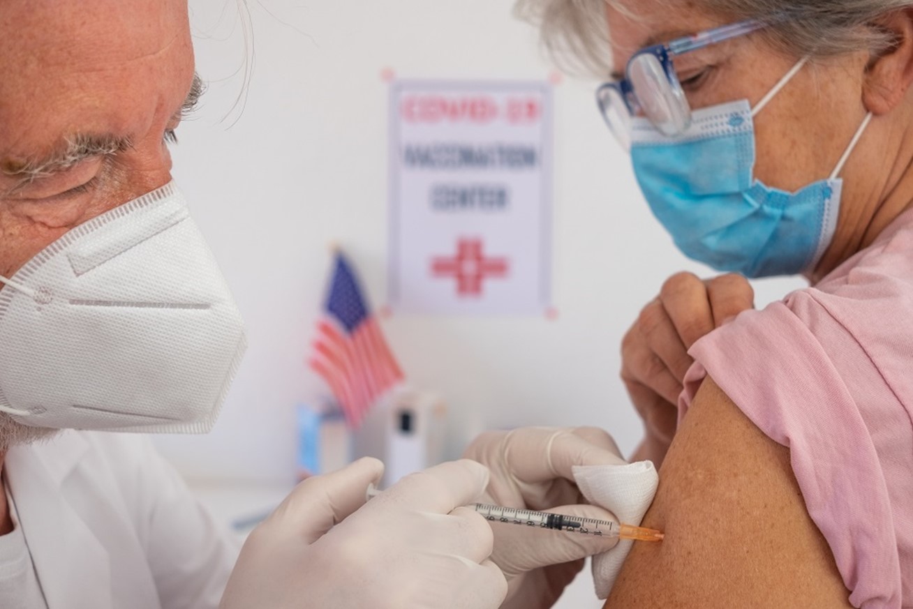 Cómo afecta la vacunación al estado de salud de nuestros adultos mayores